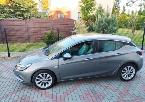 Opel Astra cena 37900 przebieg: 148000, rok produkcji 2016 z Lubliniec małe 379